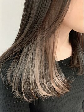 キー(KEY) インナーカラーのグレージュ