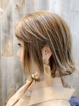 イーラ(era) 《era》ハイライトカラー　外ハネボブ　みわ