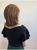 明るめカラーで軽やかさを演出♪外ハネミディアムヘア☆