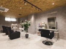 アリュメ 三重鈴鹿店(allum)の雰囲気(1席でゆったりと過ごせます。ネイルと併設。同時施術も可能)