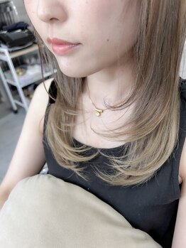 ルーム(room 202)の写真/第一印象の大半を占める顔周りのカットにこだわり,似合わせのバランスを見極め小顔魅せも叶える＊