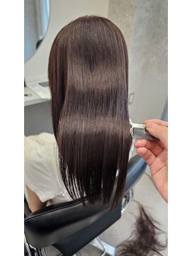 トッカ 茨木(tocca) 茨木市で唯一【縮毛矯正とカラーを同時に行える】スタイリスト★