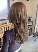 軽やかに動く、大人の抜け感ロング