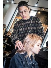 経験豊富なスタイリストによる丁寧な施術