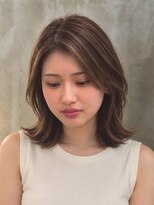 キリ 逗子(kiri) 逗子葉山ハッシュカットくびれヘア前髪長め外ハネハイライトm234