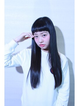アッシュヘアー オン眉ストレート