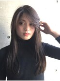 アッシュグレージュの無造作ロング