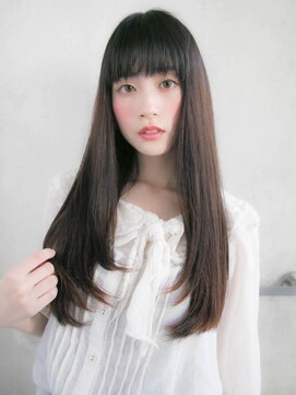 ルティア(Lutia) グラデーションカット 黒髪スタイル ナチュラルストレート