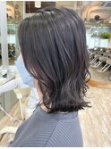 大人ミディアムレイヤーアッシュカラー肩ハネバングなし