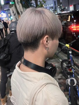 ビンゴ(BINGO) 946モテ髪栗色バイカラーツーブロック刈り上げブロンドヘア