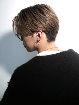 イーラ(era) ナチュラル毛流れセンターパート刈り上げ