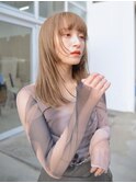 顔まわりレイヤーカットハイトーン艶髪イルミナカラー