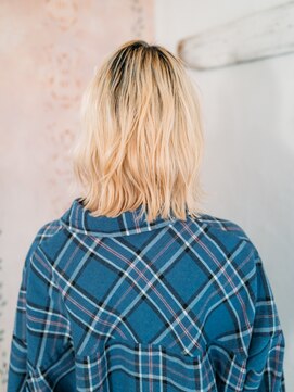 アマリス(Amaris) ハイトーン外ハネミディアム20代/30代/40代/庭瀬