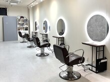 シオ ヘアー デザイン(Sio. hair design)の雰囲気（自然光が入り込む、西新商店街の隠れ家的美容室です！）