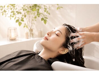 ヘアセット＆ヘッドスパ専門店 irome【イロミ】の写真/思わず眠ってしまう心地よさ。癒しもキレイも叶えるツボを抑えた記憶に残るヘッドスパをご体験ください☆