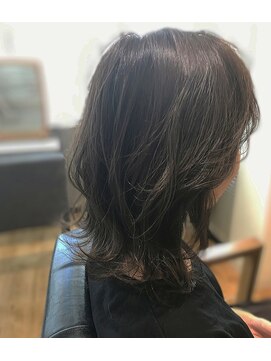 ウィーク 梅田(UiiC) アッシュグレージュ