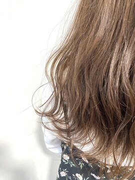 ジジ フィーカ 佐野(Gigi fika) ブリーチなしベージュ◎