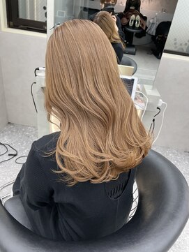 ロンドメリア 天神大名店(Lond Melia) ★斜めバングミディアムヘアグレージュカラーシルキーベージュ★