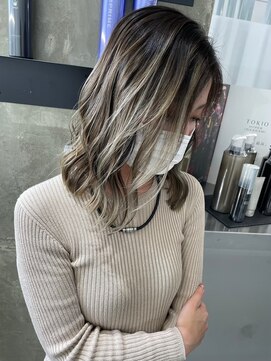 キング 枚方店(K!ng) 【枚方、高槻、梅田】ホワイトバレイヤージュ