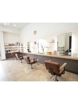 家族で通えるアットホームなサロン♪気さくで心地よい雰囲気に幅広い年齢層からのファン多数☆