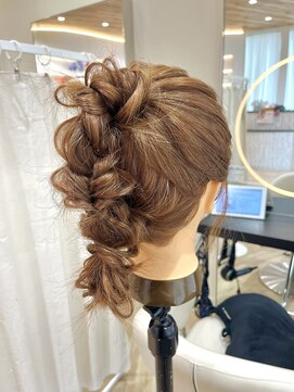 アーチバイケンジ(arch by kenje) ふわふわポニーテールアレンジ