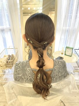 ヘアメイクアンドセットサロン リッコ(Hair make&set salon Ricco) タイトポニー