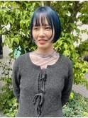 顔まわりレイヤーボブ×ネイビーブルーカラー