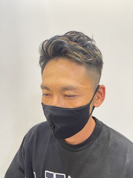 ティンク 港南台 (Tink) フェードカット&パーマ&ブリーチハイライト