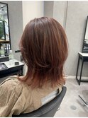 くびれミディアムヘア20代30代40代/透明感ベージュカラー