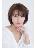 スタイルをキュートに見せるナチュラルトーンのフレンチショート