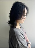 ダークグレージュ×センターパートウルフスタイル
