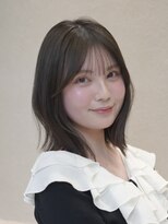 アンアミ オモテサンドウ(Un ami omotesando) くびれミディアムボブのハッシュカットに、シースルーバングとヘ