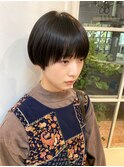 黒髪ショート前髪あり20代30代髪型ストレートヘア梅ヶ丘美容院