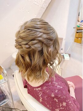 ララルーモ スタジオ(LaLarOomo STUDIO) 【JR新宿東口3分西武新宿駅直結】ミディアムさんのハーフアップ