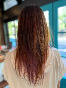 マーブルヘアー(Marble hair) ロングウルフとインナーカラー