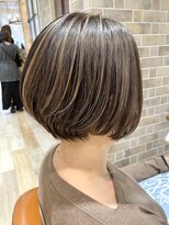 ネオリーブエム(Neolive em;)&nbsp;ハイライト入り大人ショートスタイル☆30代　40代　50代