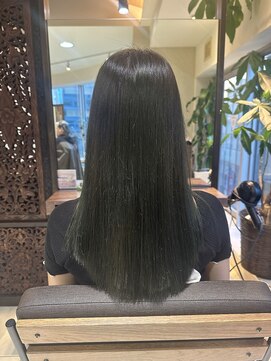 ヘアリゾート粋 ティガ 池袋店(tiga) 池袋 ブリーチなしカーキカラー ロングヘア