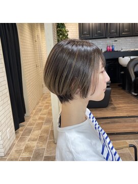 アシュレイ(ASHLEY) suzu ショートヘア デザインカラー ブリーチカラー