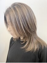 オーティティ(O-TETE)&nbsp;O-TETE ウルフカットハイライトカラー