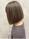 ハイライトで立体感×お手入れ簡単パッツンボブ
