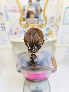 美容室 ティンカーベル 編みおろしヘア