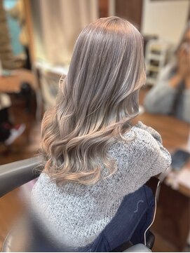 ブランシスヘアー(Bulansis Hair) ハイライトから一色に綺麗なハイトーンへ!