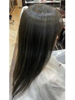キャラ 池袋本店(CHARA)&nbsp;ダークカーキカラーのナチュラルハイライト【池袋/ウルフ/大村】
