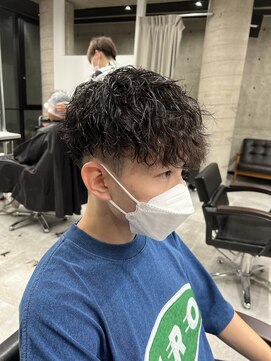 イーラ(era) ツイストスパイラルパーマ前下がりマッシュツーブロック