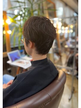 ビハインドザカーテン(BEHIND THE CURTAIN) 癖活パーマ風ショート[カールセミディ姫カット]