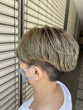 ナインプラス(NINE+) 外国人風ショート×ハイトーンアッシュ