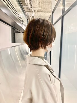 アルトル 池袋(altru) 大人可愛いショートボブ白髪ハイライトチョコブラウン丸み大鷲