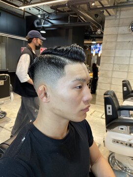 フランクスバーバー アンド ビアークラブ(FRANK'S BARBER and BEER CLUB) ハイスキンフェードサイドパートF