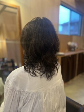 エン(EN) 【癖を活かした】 ミディアムウェーブ