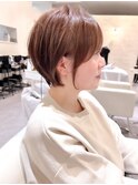 耳掛けショートボブ/襟足束感ショート/アッシュベージュ